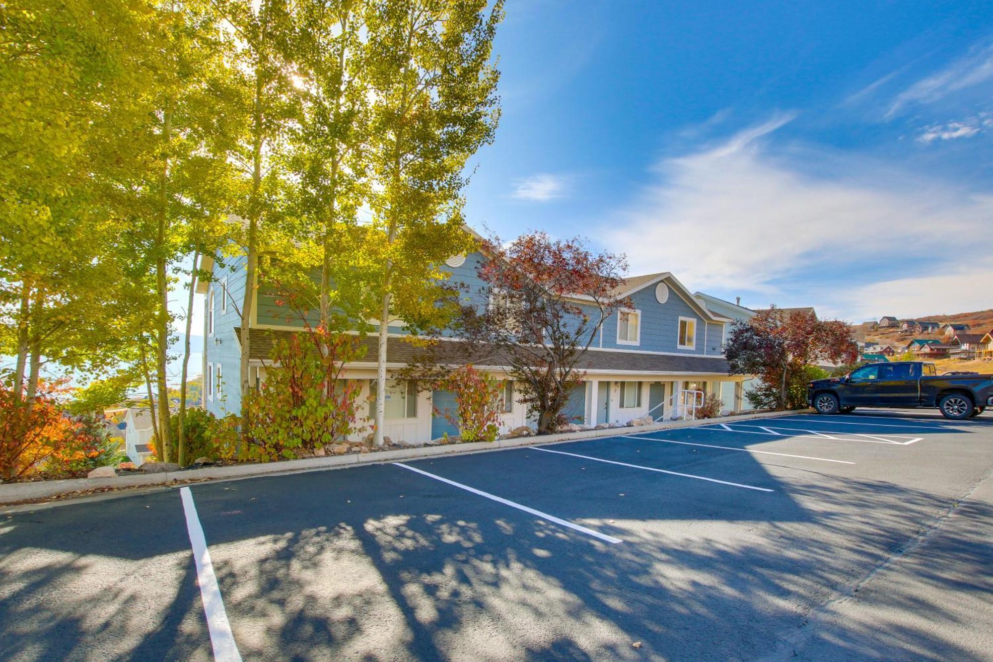 Spacious Garden City Townhome With Lake Views! Exterior foto